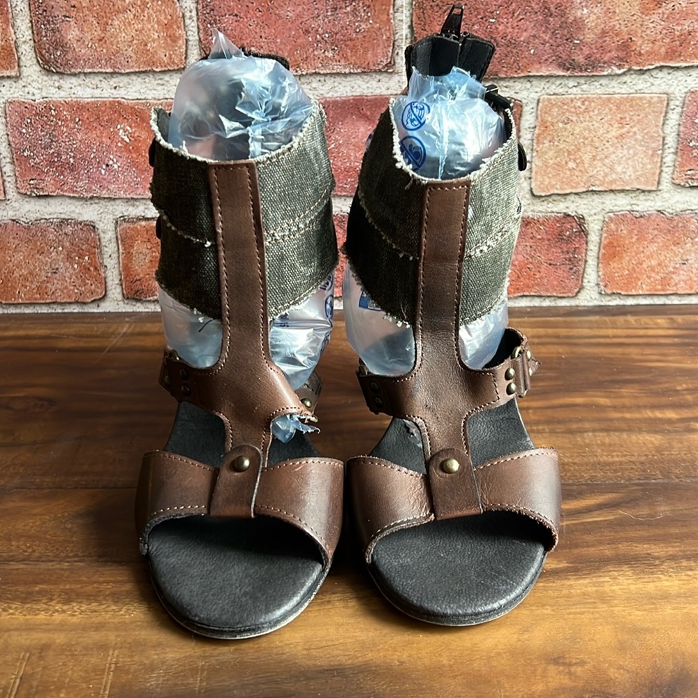 Steven by Steve Madden Leather & Textile Upper gladiator heel made in Italy BX24